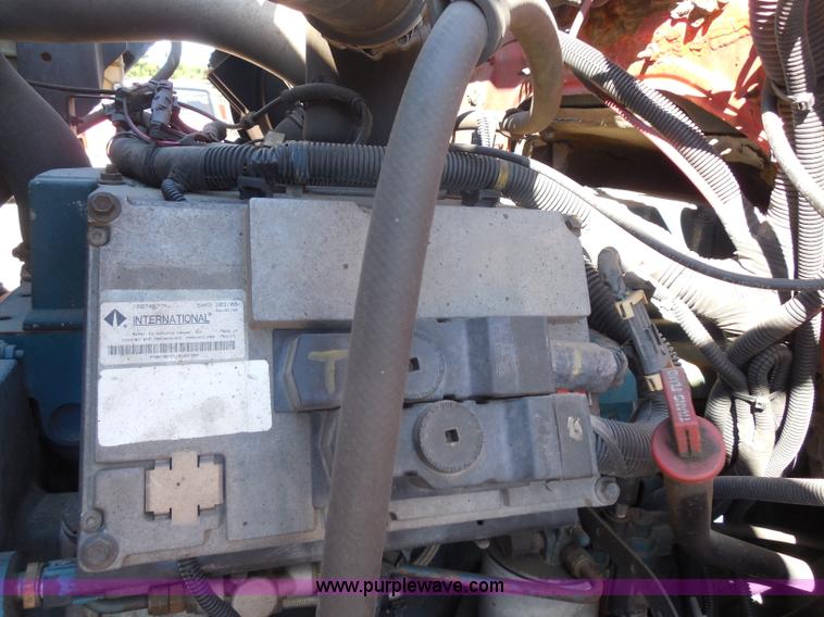 image for item I1374 1999 International 4900 dump truck