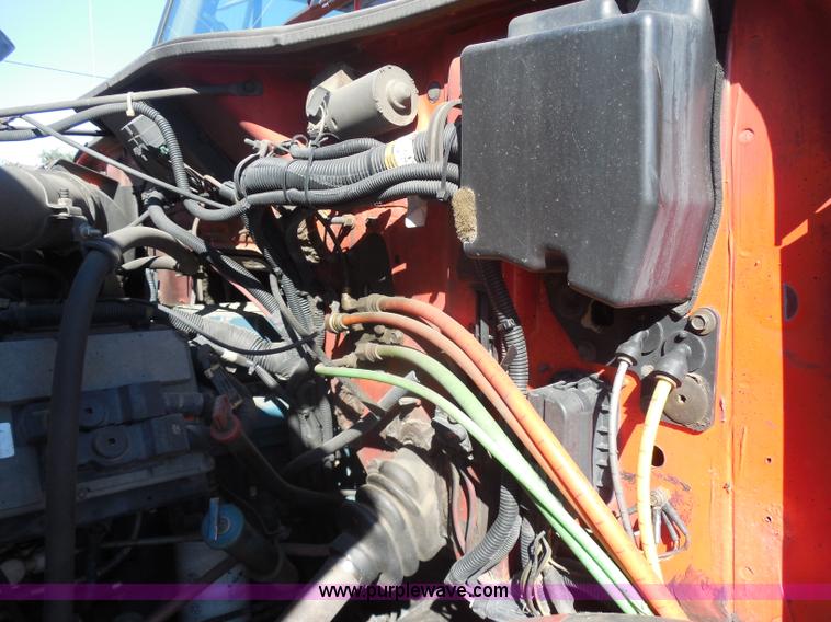 image for item I1374 1999 International 4900 dump truck