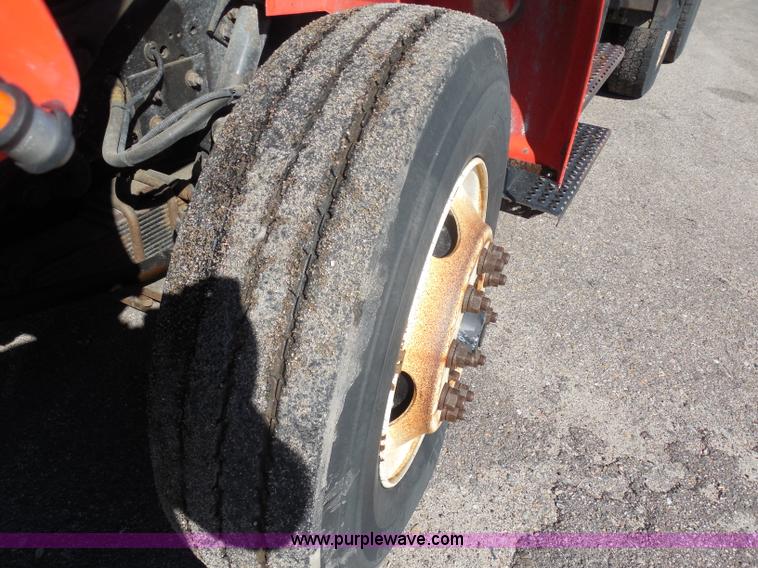 image for item I1374 1999 International 4900 dump truck