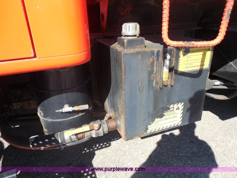 image for item I1374 1999 International 4900 dump truck