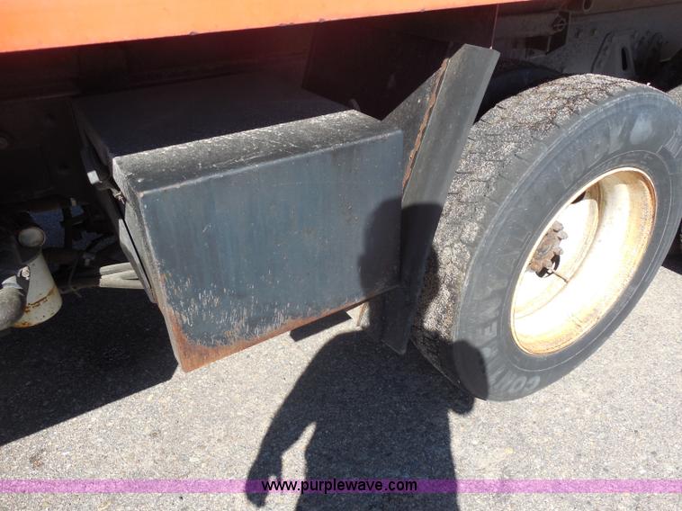 image for item I1374 1999 International 4900 dump truck