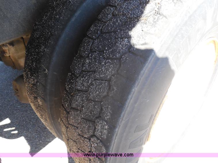 image for item I1374 1999 International 4900 dump truck