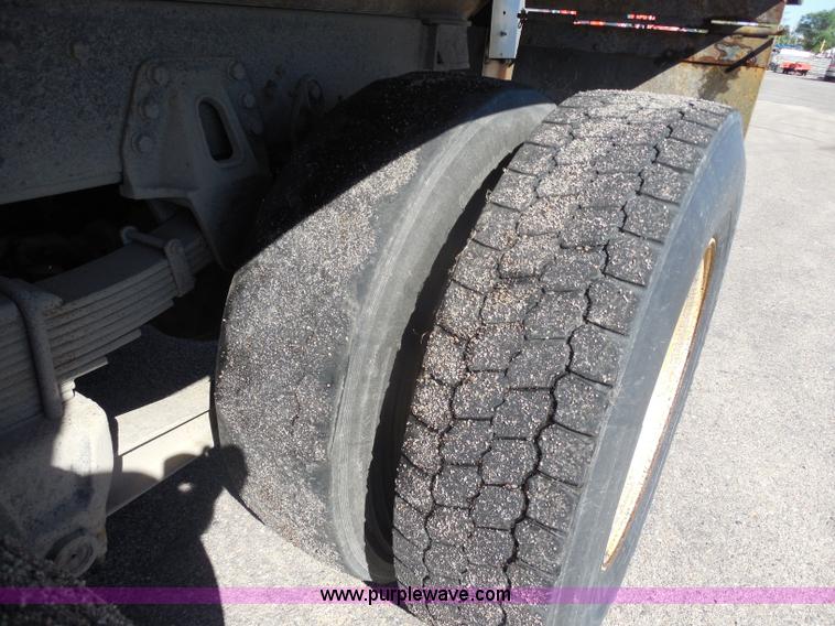 image for item I1374 1999 International 4900 dump truck