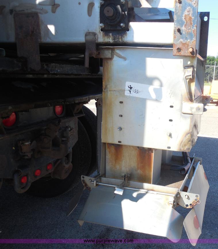 image for item I1374 1999 International 4900 dump truck