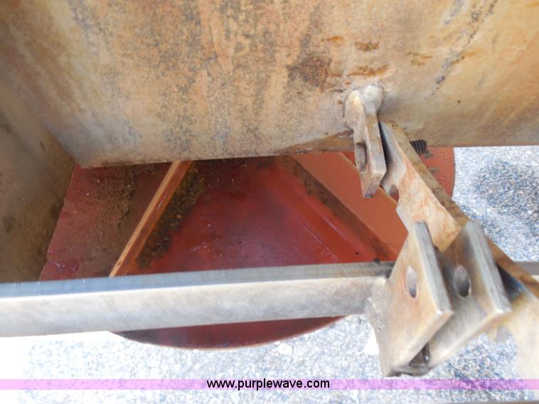 image for item I1374 1999 International 4900 dump truck