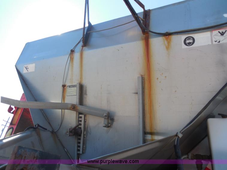 image for item I1374 1999 International 4900 dump truck