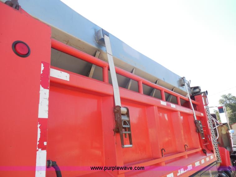 image for item I1374 1999 International 4900 dump truck