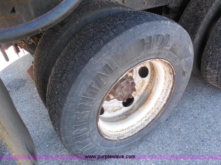 image for item I1374 1999 International 4900 dump truck