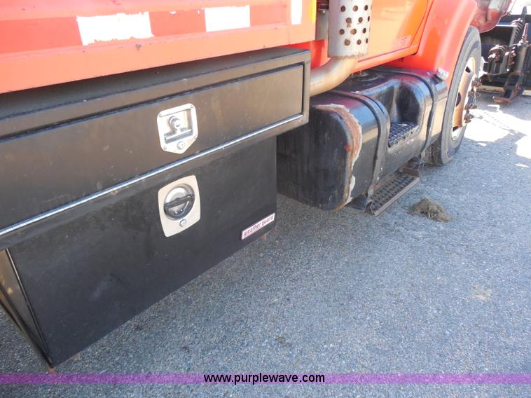 image for item I1374 1999 International 4900 dump truck