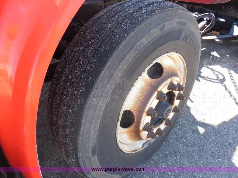 image for item I1374 1999 International 4900 dump truck