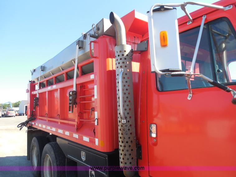 image for item I1374 1999 International 4900 dump truck