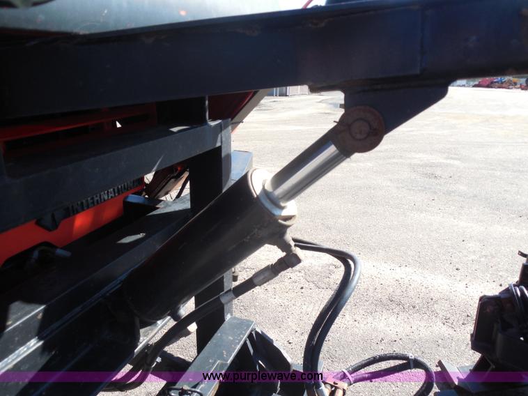 image for item I1374 1999 International 4900 dump truck