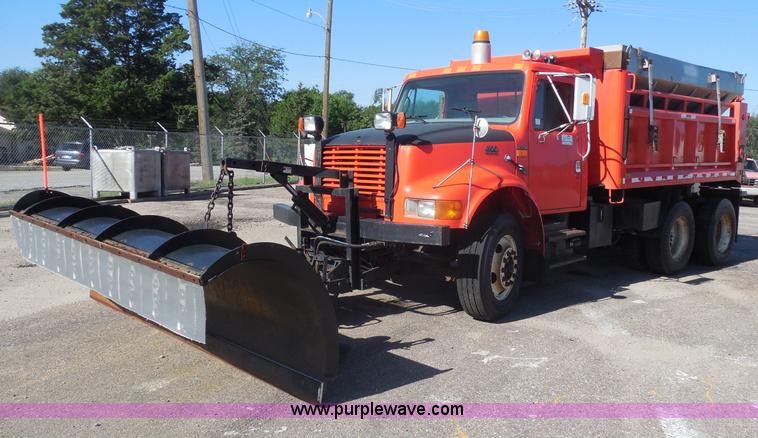 image for item I1375 1999 International 4900 dump truck