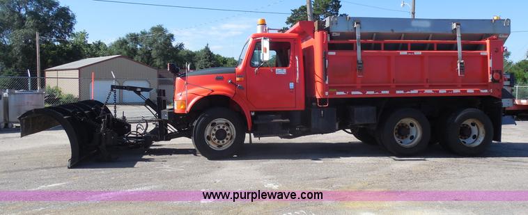 image for item I1375 1999 International 4900 dump truck