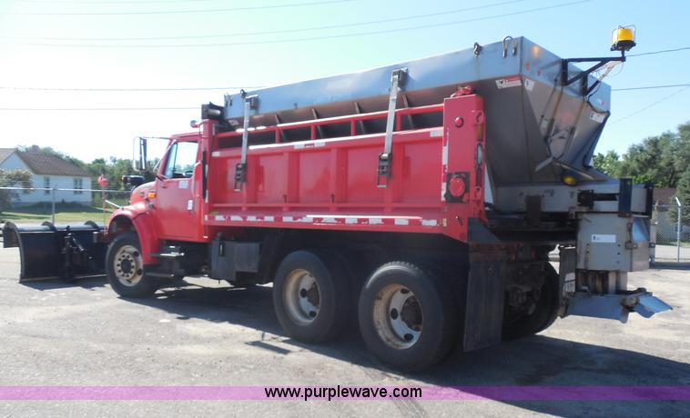 image for item I1375 1999 International 4900 dump truck