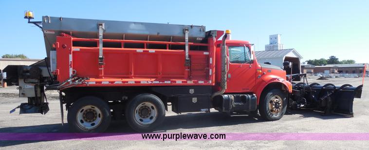 image for item I1375 1999 International 4900 dump truck