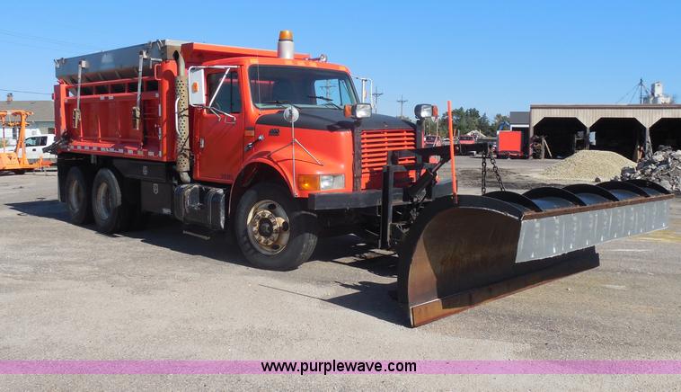 image for item I1375 1999 International 4900 dump truck
