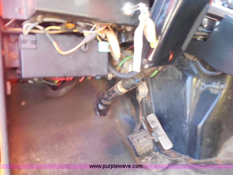 image for item I1375 1999 International 4900 dump truck