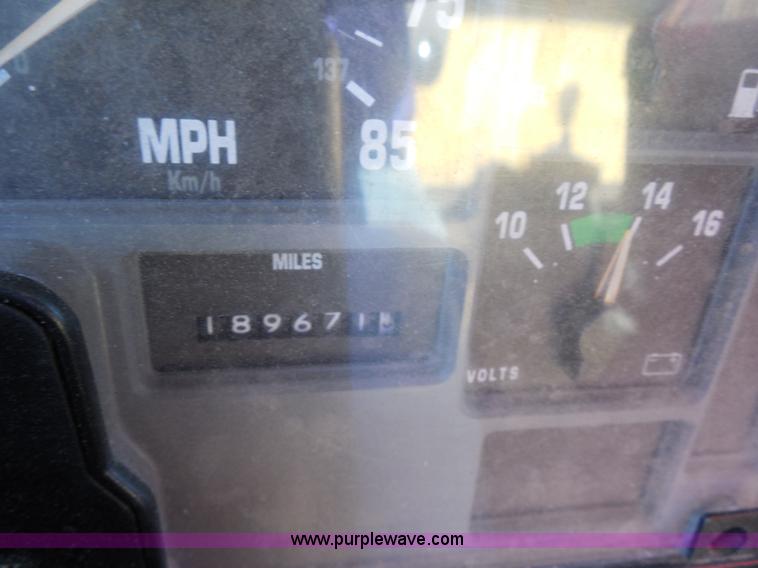 image for item I1375 1999 International 4900 dump truck