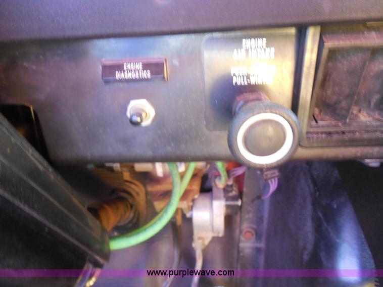 image for item I1375 1999 International 4900 dump truck