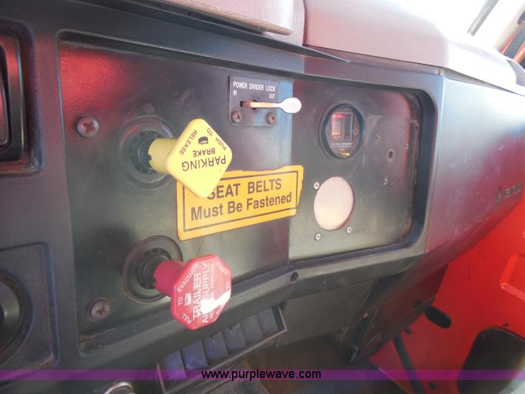 image for item I1375 1999 International 4900 dump truck