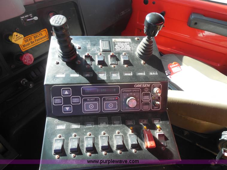 image for item I1375 1999 International 4900 dump truck