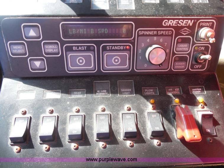 image for item I1375 1999 International 4900 dump truck