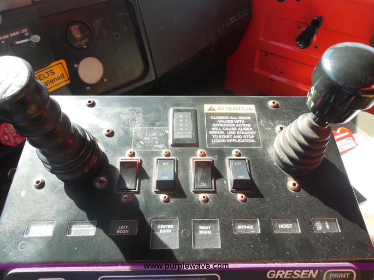 image for item I1375 1999 International 4900 dump truck