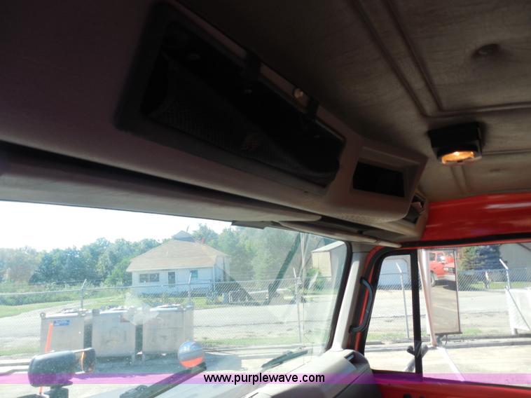 image for item I1375 1999 International 4900 dump truck