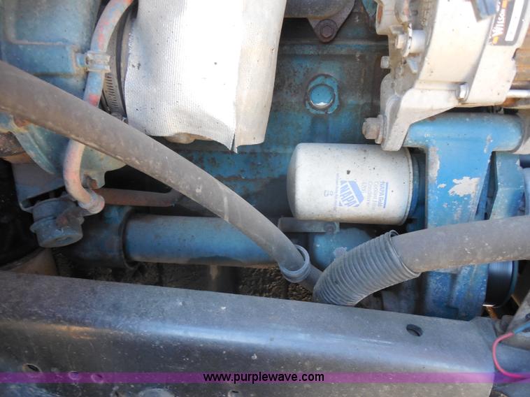 image for item I1375 1999 International 4900 dump truck