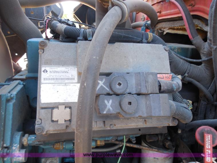 image for item I1375 1999 International 4900 dump truck