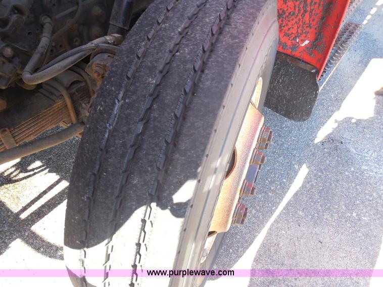 image for item I1375 1999 International 4900 dump truck