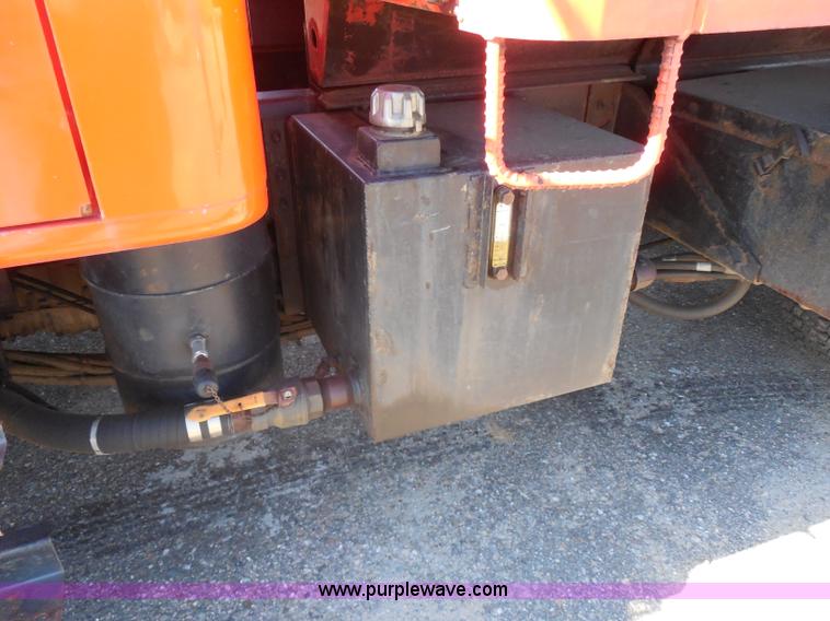 image for item I1375 1999 International 4900 dump truck