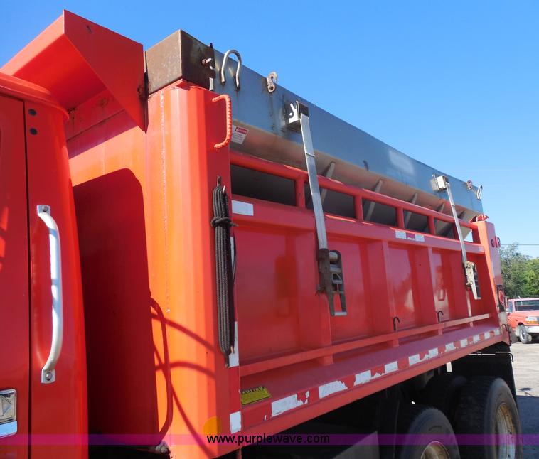image for item I1375 1999 International 4900 dump truck