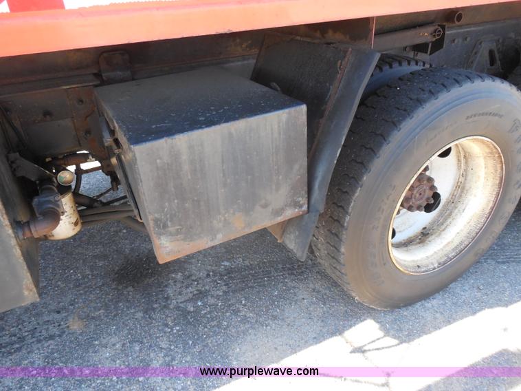 image for item I1375 1999 International 4900 dump truck