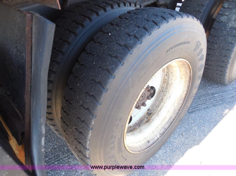 image for item I1375 1999 International 4900 dump truck