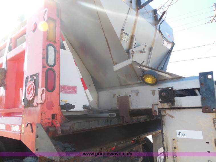 image for item I1375 1999 International 4900 dump truck