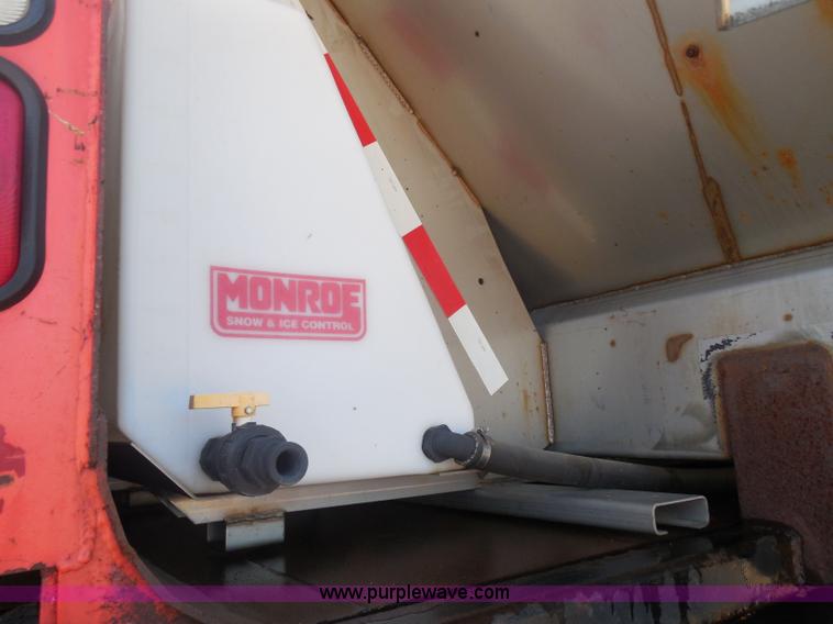 image for item I1375 1999 International 4900 dump truck