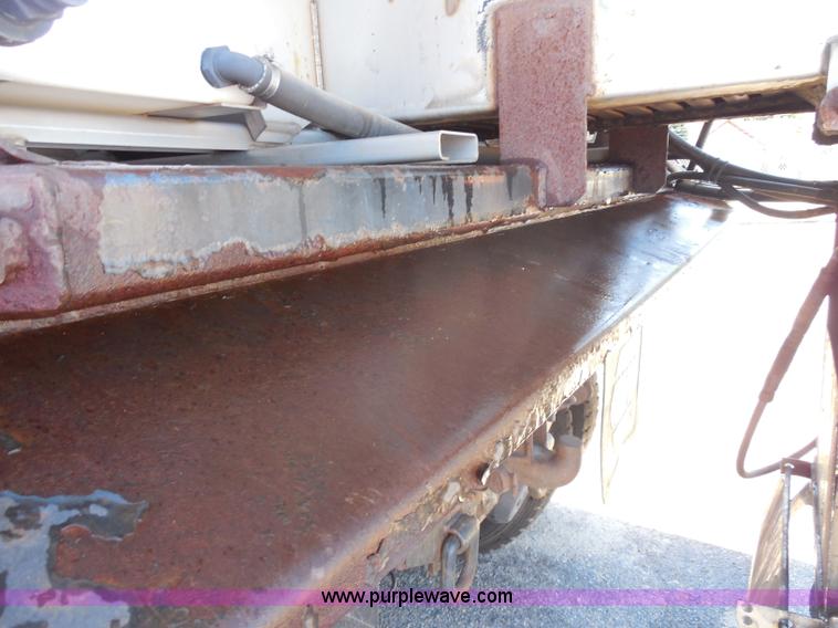 image for item I1375 1999 International 4900 dump truck