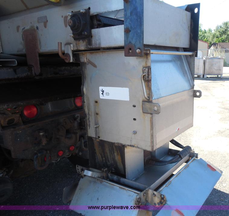 image for item I1375 1999 International 4900 dump truck