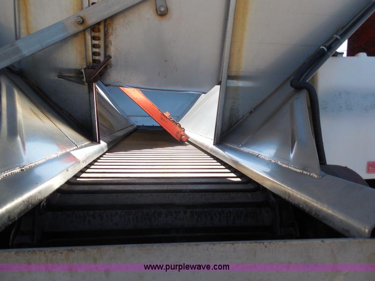 image for item I1375 1999 International 4900 dump truck