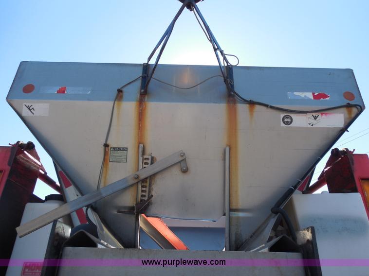 image for item I1375 1999 International 4900 dump truck