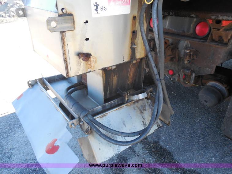 image for item I1375 1999 International 4900 dump truck