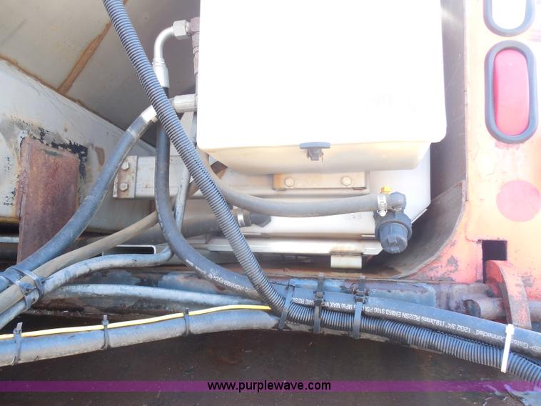 image for item I1375 1999 International 4900 dump truck