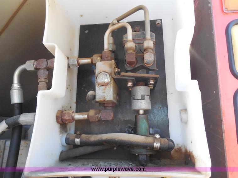 image for item I1375 1999 International 4900 dump truck