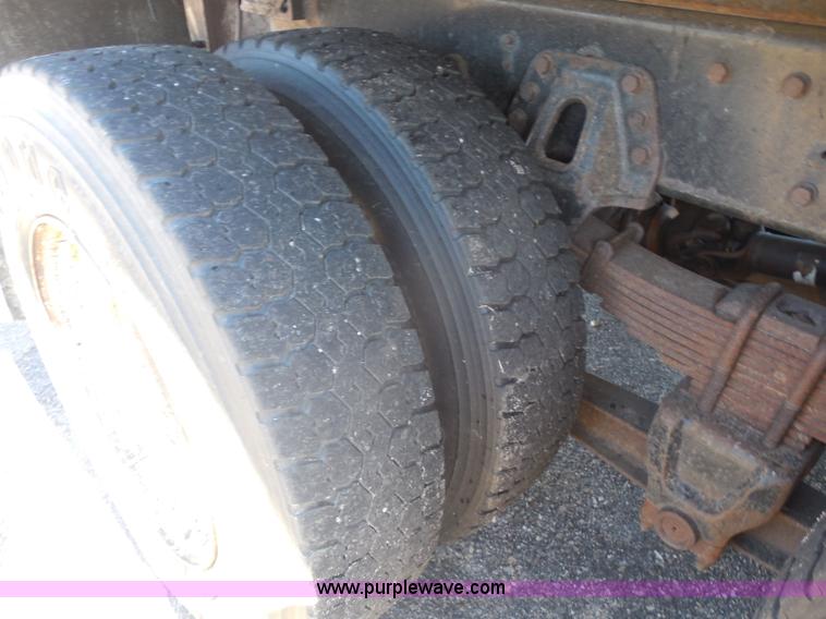 image for item I1375 1999 International 4900 dump truck