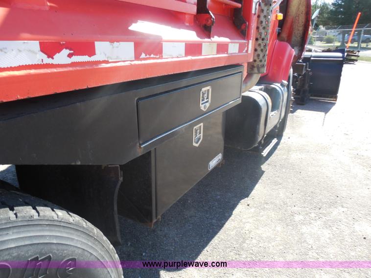 image for item I1375 1999 International 4900 dump truck