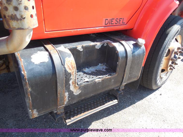 image for item I1375 1999 International 4900 dump truck