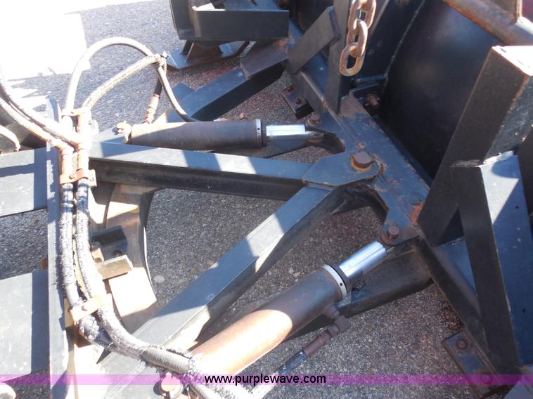 image for item I1375 1999 International 4900 dump truck