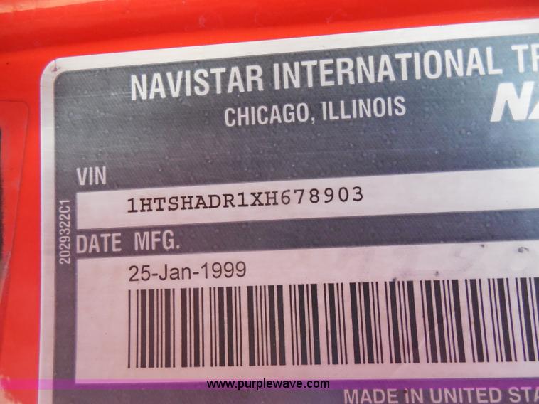 image for item I1375 1999 International 4900 dump truck